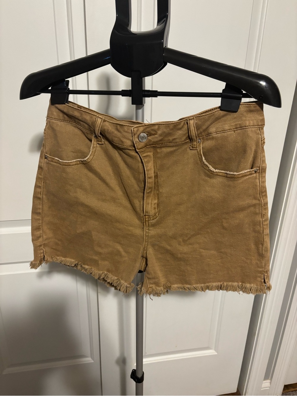 Zenana Women’s High-Rise Frayed Hem Shorts — Tan